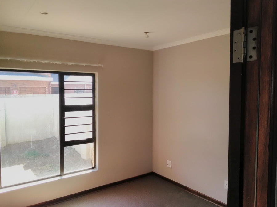 To Let 3 Bedroom Property for Rent in Hillside Free State